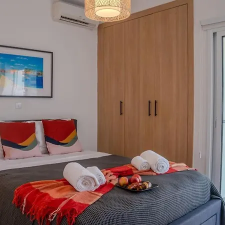 Beautiful One Bedroom Apartment, 186 Meters To Beach, Location Next To Cafes & Bars Apartament Limassol