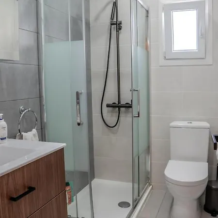 Beautiful One Bedroom Apartment, 186 Meters To Beach, Location Next To Cafes & Bars Apartament
