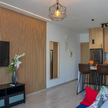 Beautiful One Bedroom Apartment, 186 Meters To Beach, Location Next To Cafes & Bars Apartament *