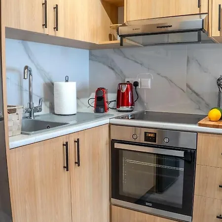 Apartmán Beautiful One Bedroom Apartment, 186 Meters To Beach, Location Next To Cafes & Bars Lemesos