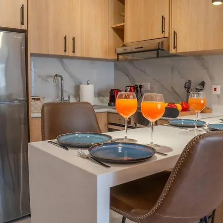 Beautiful One Bedroom Apartment, 186 Meters To Beach, Location Next To Cafes & Bars Apartament Limassol