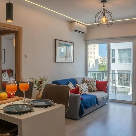 Apartment Beautiful One Bedroom Apartment, 186 Meters To Beach, Location Next To Cafes & Bars *