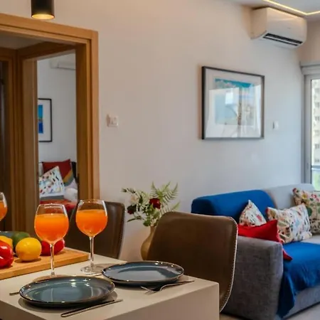 Beautiful One Bedroom Apartment, 186 Meters To Beach, Location Next To Cafes & Bars Apartment *