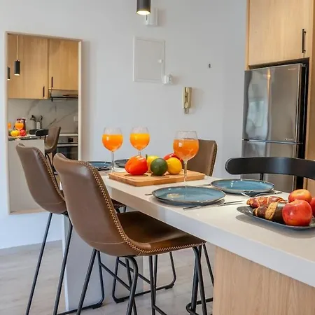 Apartment Beautiful One Bedroom Apartment, 186 Meters To Beach, Location Next To Cafes & Bars *