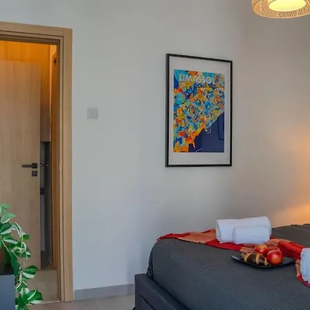 Beautiful One Bedroom Apartment, 186 Meters To Beach, Location Next To Cafes & Bars * ليماسول