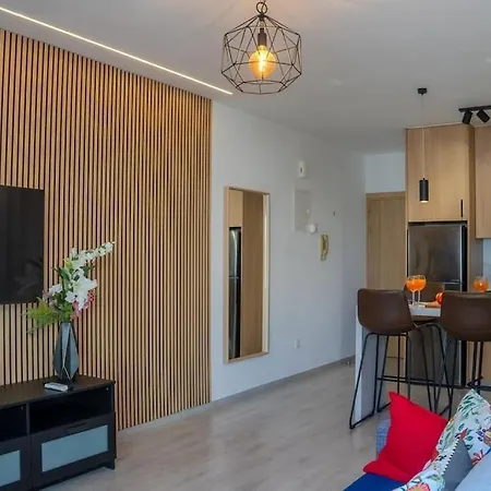 Apartmán Beautiful One Bedroom Apartment, 186 Meters To Beach, Location Next To Cafes & Bars Lemesos