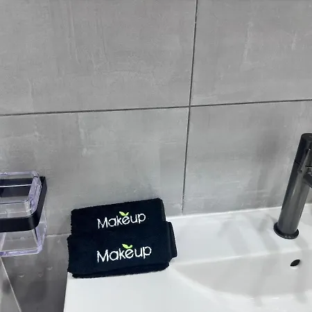 Beautiful One Bedroom Apartment, 186 Meters To Beach, Location Next To Cafes & Bars Apartament *