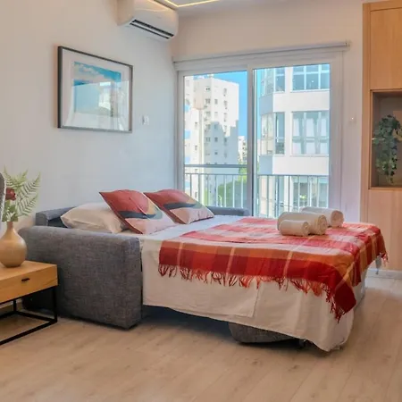 Beautiful One Bedroom Apartment, 186 Meters To Beach, Location Next To Cafes & Bars Lemesos