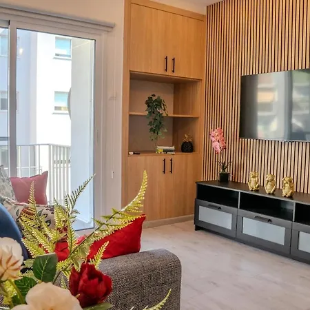 Beautiful One Bedroom Apartment, 186 Meters To Beach, Location Next To Cafes & Bars Apartmán Lemesos