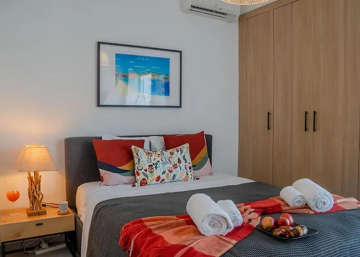 Beautiful One Bedroom Apartment, 186 Meters To Beach, Location Next To Cafes & Bars *