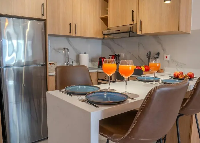 Beautiful One Bedroom Apartment, 186 Meters To Beach, Location Next To Cafes & Bars Apartman Limassol