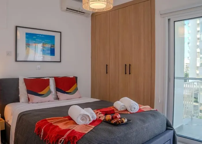 Beautiful One Bedroom Apartment, 186 Meters To Beach, Location Next To Cafes & Bars Appartement Limasol