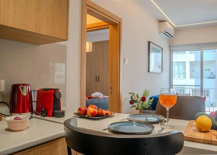 Beautiful One Bedroom Apartment, 186 Meters To Beach, Location Next To Cafes & Bars *