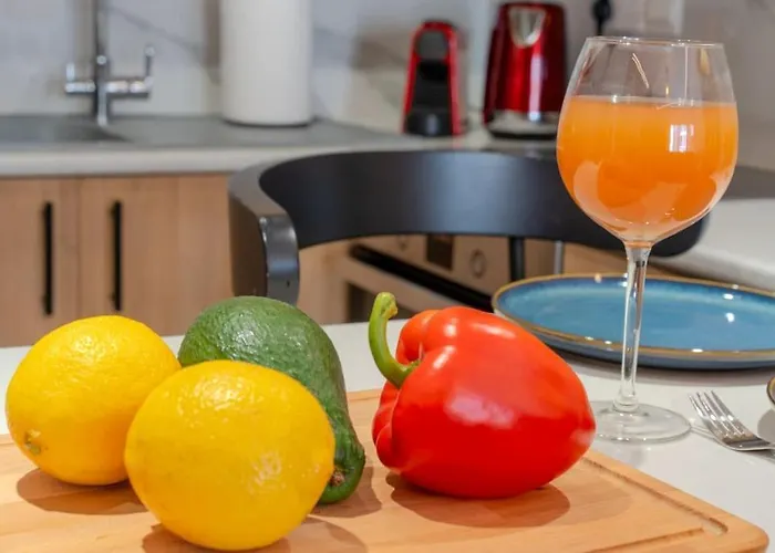 Beautiful One Bedroom Apartment, 186 Meters To Beach, Location Next To Cafes & Bars Apartman *