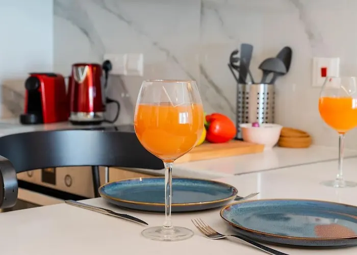 Beautiful One Bedroom Apartment, 186 Meters To Beach, Location Next To Cafes & Bars Appartement Limasol