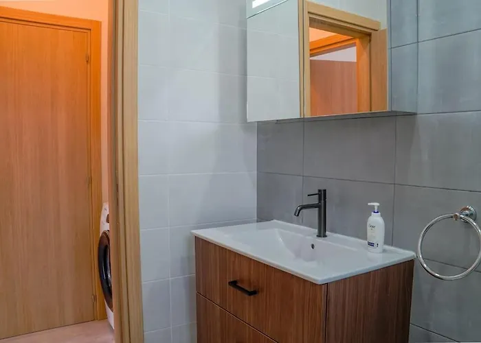 Apartman Beautiful One Bedroom Apartment, 186 Meters To Beach, Location Next To Cafes & Bars Limassol