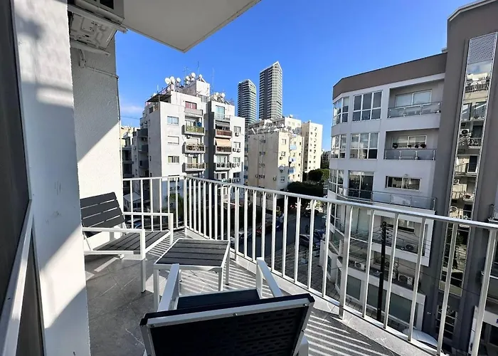 Beautiful One Bedroom Apartment, 186 Meters To Beach, Location Next To Cafes & Bars Apartman *