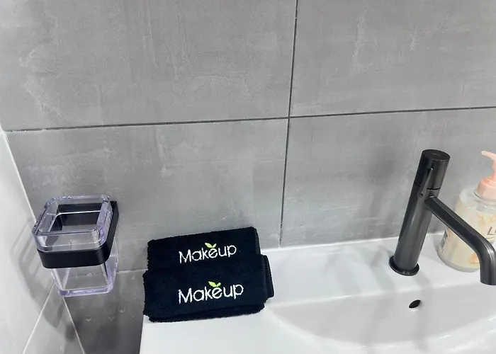 Beautiful One Bedroom Apartment, 186 Meters To Beach, Location Next To Cafes & Bars Apartman *