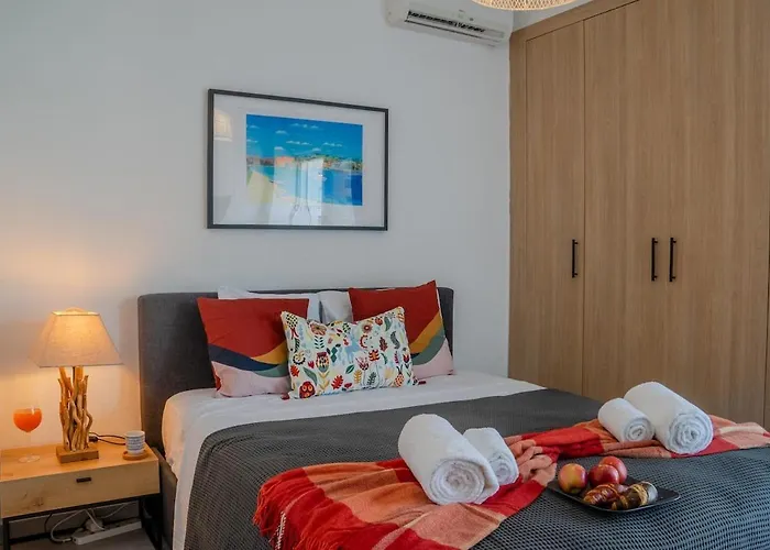 Beautiful One Bedroom Apartment, 186 Meters To Beach, Location Next To Cafes & Bars