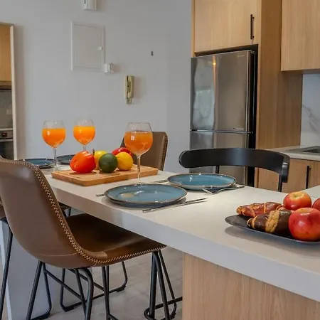 Apartment Beautiful One Bedroom Apartment, 186 Meters To Beach, Location Next To Cafes & Bars